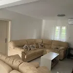 1 Apartamento *