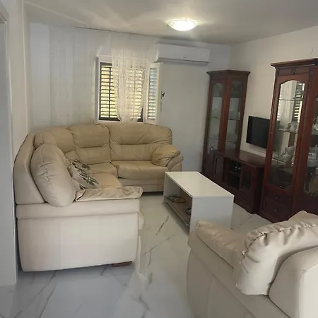 Holiday Home 1 Apartment