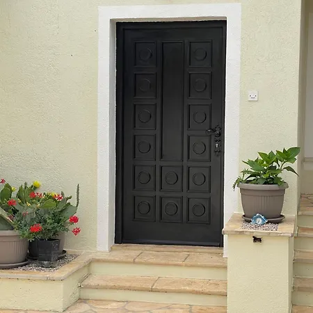 Holiday Home 1 *