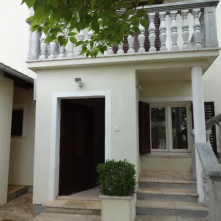 Holiday Home 1 *