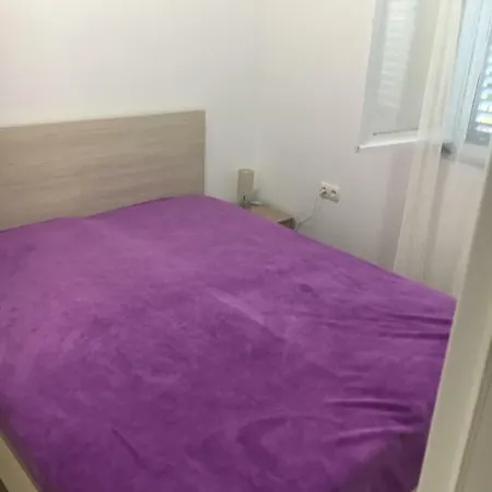 Apartman Holiday Home 1 *