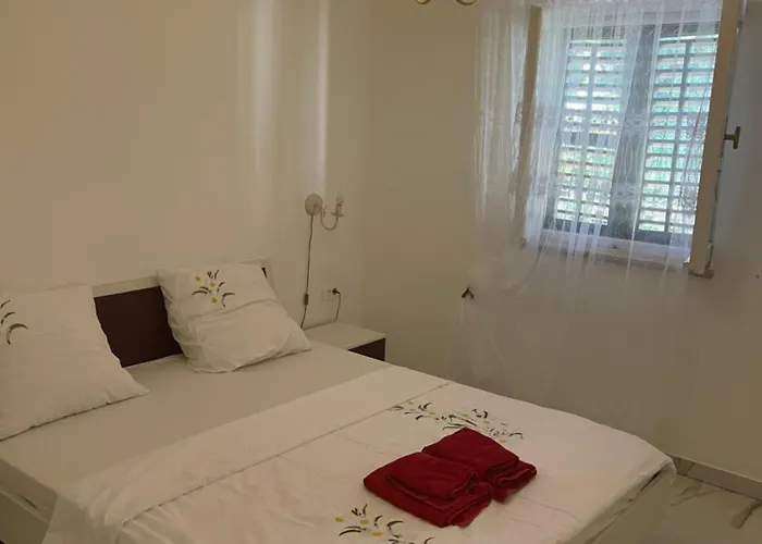 Holiday Home 1 *
